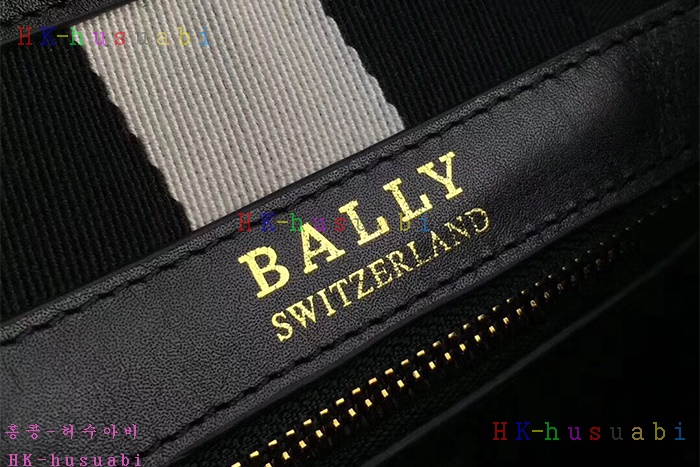 �ڹ̷��ޡ� �߸� ������ ũ�ν��� BL68088-2