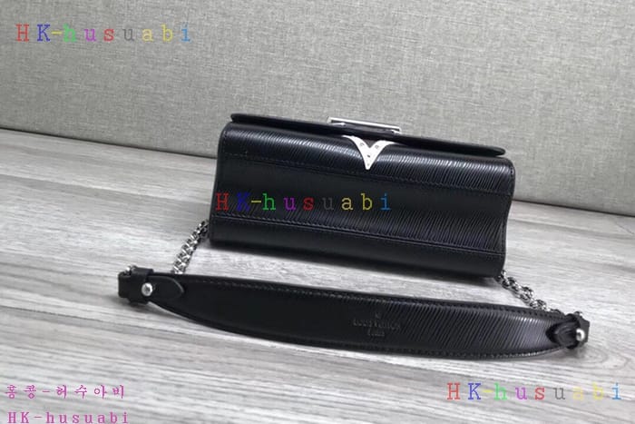 �ڹ̷��ޡ� ���̺��� Ʈ����Ʈ�� M50282V-3