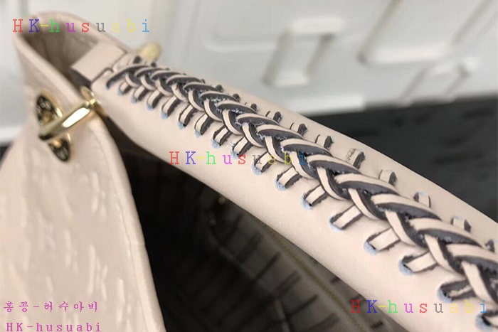 �ڹ̷��ޡ� ���̺��� �������� ��ġ M94171